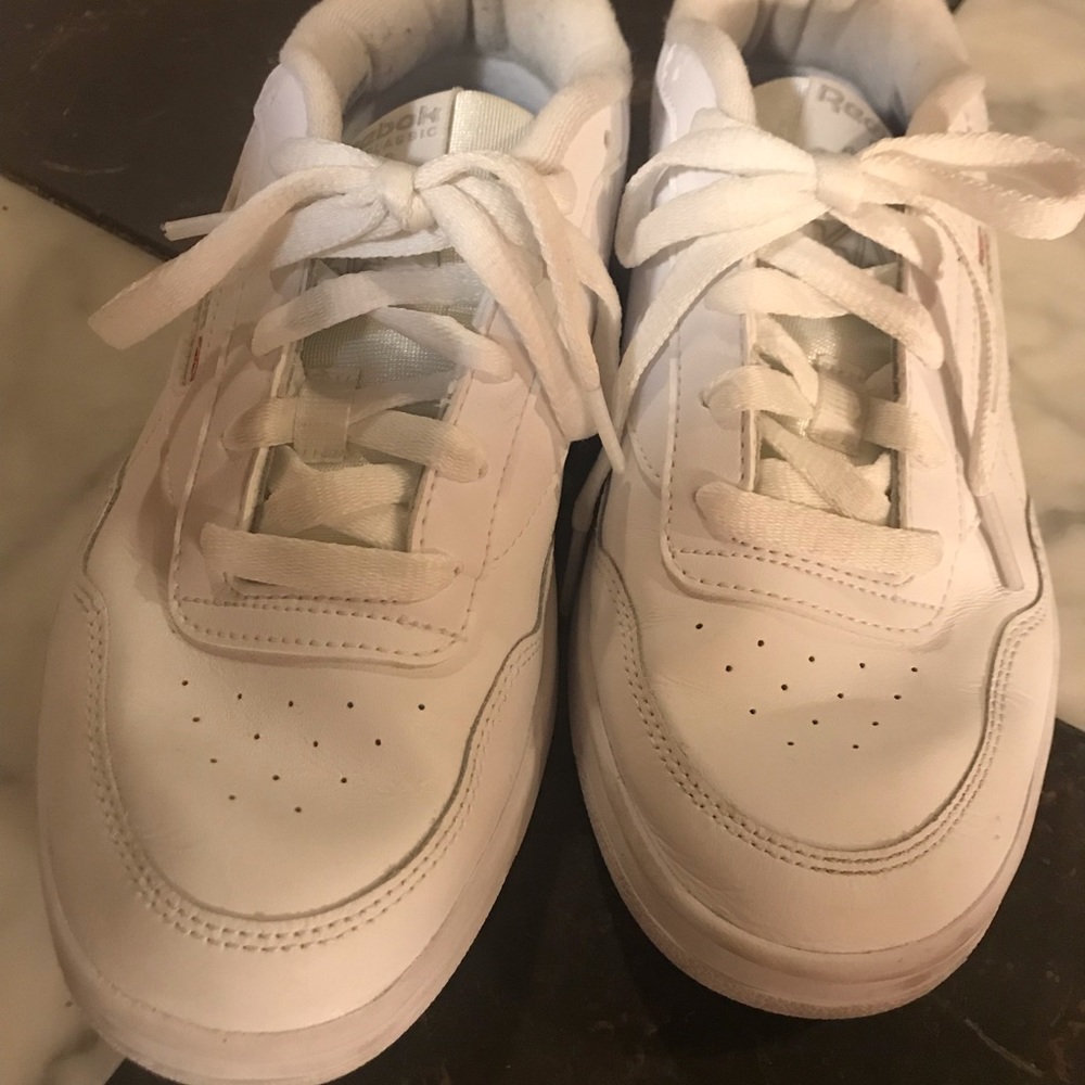 White Reebok sneakers gently used